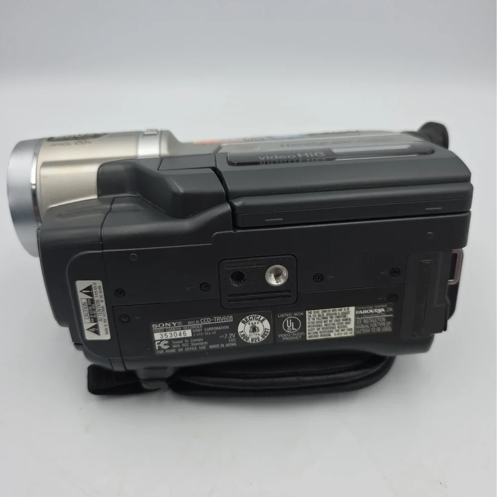 Sony Handycam CCD-TRV608 Silver 560x Digital Zoom Hi8 Camcorder - For Parts